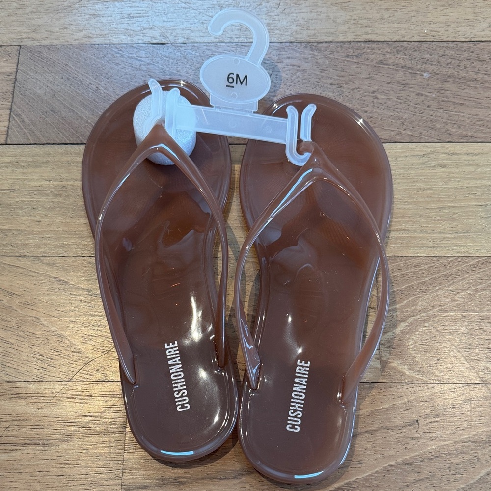 Cushionaire Women's Tan Sandals